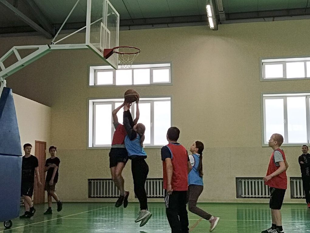 Изображение спорт и физкультура в школе.
