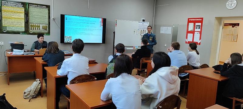 Встреча с заместителем начальника 49 ПСЧ 2 ПСО ФПС ГУ МЧС России по Иркутской области И. А. Никифоровым.